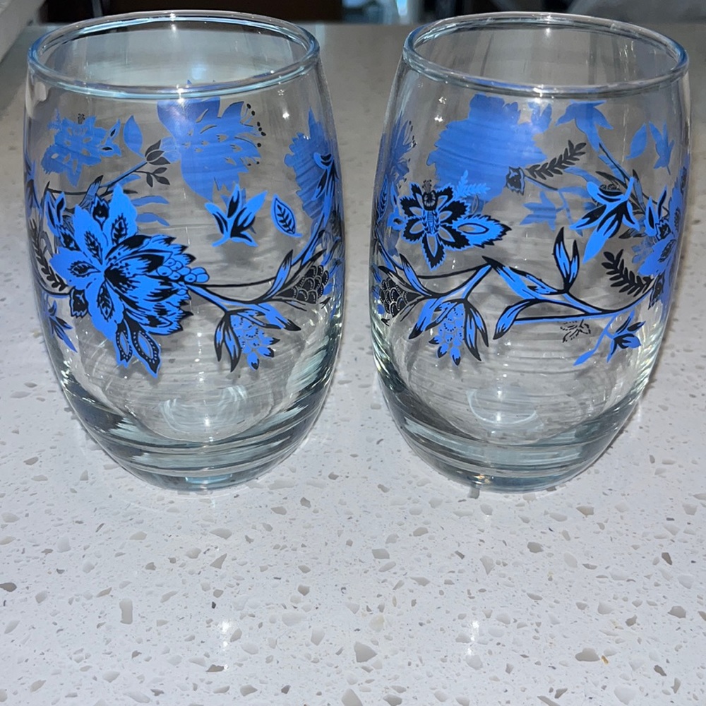 2 brand new stemless wine glasses, blue flowers